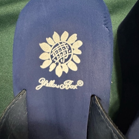 Two Pair of Ladies Yellow Box Flip Flops both with Rhinestones. Size 8 in EUC - Picture 9 of 13